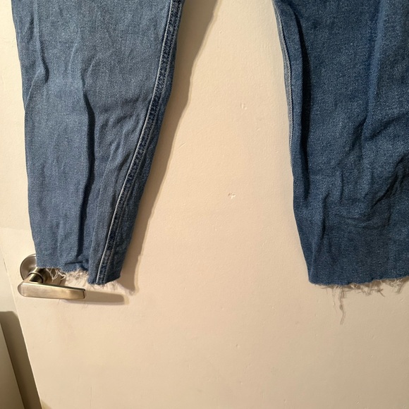 Hollister Curvy High-rise Mom Jeans - Picture 10 of 10